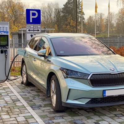 Tikai 3% Latvijas autovadītāju ir gatavi pārsēsties pie elektromobiļa stūres