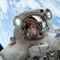 Astronautu 'kosmosa galvassāpes' var palīdzēt arī cilvēkiem uz Zemes