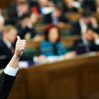 Латвийские налогоплательщики "переплачивают" за услуги политиков
