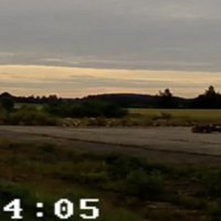 Video: Jēkabpilī trakuļi ar 'Volvo' lielā ātrumā ietriecas uzbērumā
