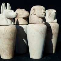 Ēģiptes pilsētā Luksorā zem tempļa atrastas senas kapenes