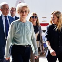 Кризис с беженцами: фон дер Ляйен посетила Лампедузу