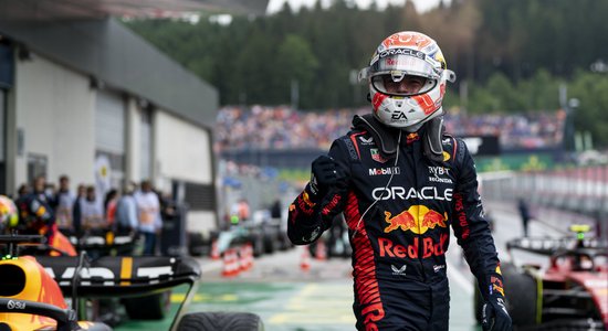 Verstapens uzvar Austrijas 'Grand Prix' sprinta sacīkstē