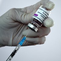 Saņemti 3416 ziņojumi par Covid-19 vakcīnu iespējamām blakusparādībām