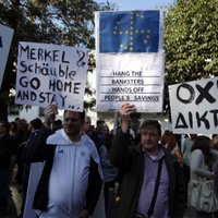 Киприоты протестуют против налога для "спасительного соглашения"