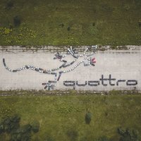 Rumbulā 'Audi' fani ar saviem spēkratiem izveidojuši 'quattro' logotipu