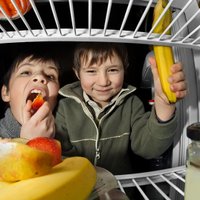 Kā vecākiem nesajukt prātā, plānojot bērnu ēdienkarti krīzes apstākļos