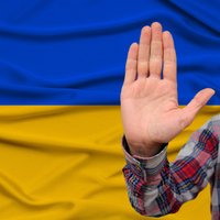 Ukrainas karoga dēļ uzbrukumā cietušais jaunietis apstrīd uzbrucējam piespriesto sodu