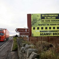 ES piedāvā variantu atvērtās robežas saglabāšanai starp Īriju un Ziemeļīriju; briti nemierā
