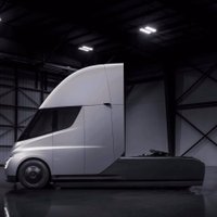 'Tesla' nosaukusi elektriskā kravas vilcēja 'Semi' cenas