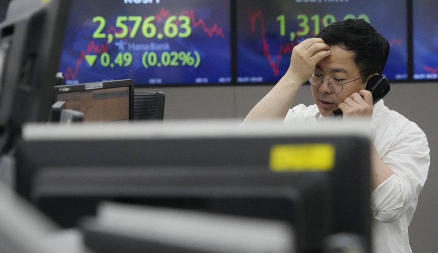 Global Stock Prices Decline After Smaller-Than-Expected Rate Cut in China