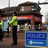 Lielbritānijas policija identificējusi ar Skripaļu saindēšanu aizdomās turamos
