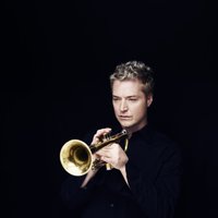 Latvijā uzstāsies trompetes virtuozs Kriss Boti. Interesanti fakti par slaveno mūziķi