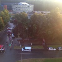 Iebrucis jumta pārsegums daļēji bloķē satiksmi Druvienas ielā; no nama evakuē 20 iedzīvotājus (plkst.23.35)