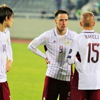 Latvijas futbola izlase turpina nelielo 'lēkāšanu' FIFA rangā
