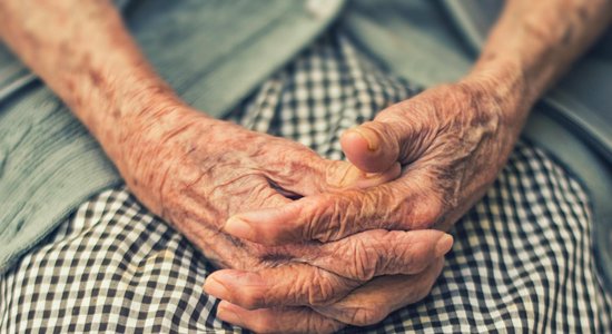 'Viņai viss ir slikti' – Jāni bažī 94 gadus vecas kundzes vēlme lauzt uzturlīgumu