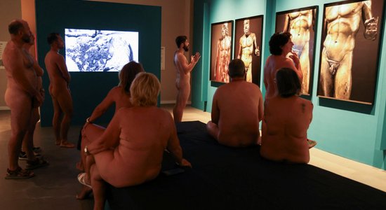 "Нагота не должна быть источником стыда". Музей в Барселоне распахнул свои двери для нудистов