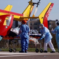 Covid-19: Vācijas slimnīcas sāk uzņemt saslimušos no Itālijas