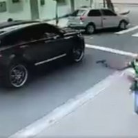 Video: Brazīlijas izlases vārtsargam Džefersonam bruņoti laupītāji nozog auto