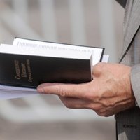 Krievijas Augstākā tiesa Jehovas lieciniekus pasludina par 'ekstrēmistiem'