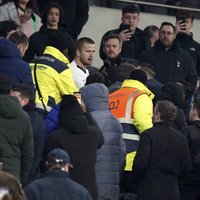 'Tottenham Hotspur' futbolists sodīts par konfliktu ar līdzjutēju