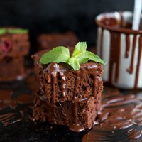 Šokolādes brūnīšu diena: piecas nepieklājīgi garšīgas receptes
