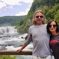 Foto: Džilindžers ar sievu bauda laisku atpūtu saulainajos Balkānos