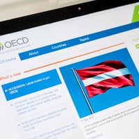 OECD Latvijas šīgada ekonomikas krituma prognozi samazinājusi līdz 4,3%