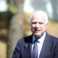 Сенатор Маккейн пообещал помочь Латвии с обороной