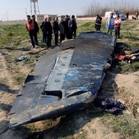 Aviokatastrofa Irānā: Pasažieru lidmašīnas un spārnotās raķetes lido dažādos augstumos