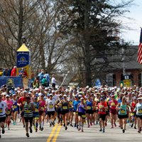 'adidas' atvainojas par apsveikumu ar 'izdzīvošanu' Bostonas maratonā