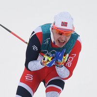 Norvēģijas slēpotāji izcīna visas medaļas skiatlonā vīriešiem