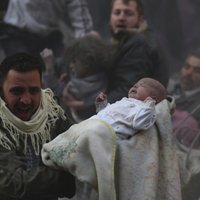 Foto: Dramatiski skati pēc Damaskas bombardēšanas