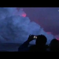 ВИДЕО: Лавовая бомба попала в лодку с туристами на Гавайях