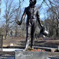 Rīgas domes deputātu bloks mudinās kolēģus demontēt Puškina pieminekli