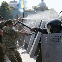 Kijevā sadursmes pie parlamenta: sprāgst kaujas granāta, ievainoti vismaz 30 cilvēki