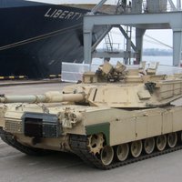 Reportāža: Rīgā ierodas ASV tanki un bruņumašīnas