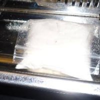 Siguldā tirgošanās 'karstumā' aiztur narkodīleri un trīs narkomānus