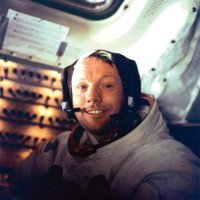Астронавт Нил Армстронг похоронен в море