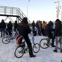 Migranti Krievijas-Norvēģijas pierobežā izpērk visus velosipēdus