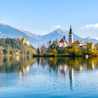 Вымышленное королевство, Чертов мост и озеро с открытки: Пять самых красивых осенних направлений в Европе
