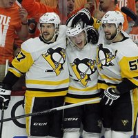 'Penguins' un 'Predators' ar iespaidīgām uzvarām sasniedz Stenlija kausa nākamo kārtu
