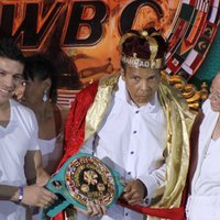 Muhameda Ali boksa cimdi novērtēti uz pusmiljonu dolāru