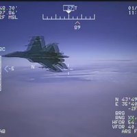 Video: Krievijas Su-27 bīstami pietuvojas amerikāņu izlūklidmašīnai