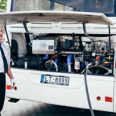 Jaunie ar saspiesto dabas gāzi darbināmie autobusi kursēs Jēkabpils ielās