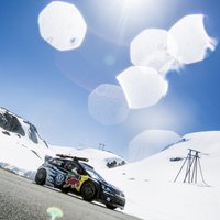 Video: Kurš ātrāks - WRC pilots vai pasaules čempions kalnu slēpošanā?