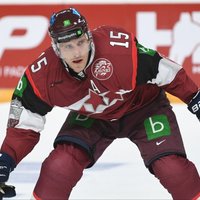 Latvijas hokeja izlasi pamet Tralmaks, oficiāli komandai pievienojas Karsums un Miķelis Rēdlihs